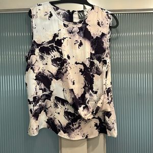Sleeveless top with purple pattern